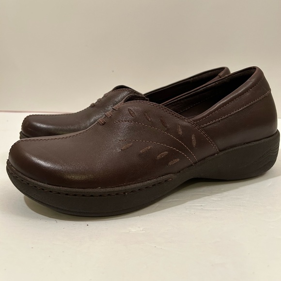 Dansko Embroidered Professional Clogs Slip resistant soles Brown Size 40 - Picture 1 of 9